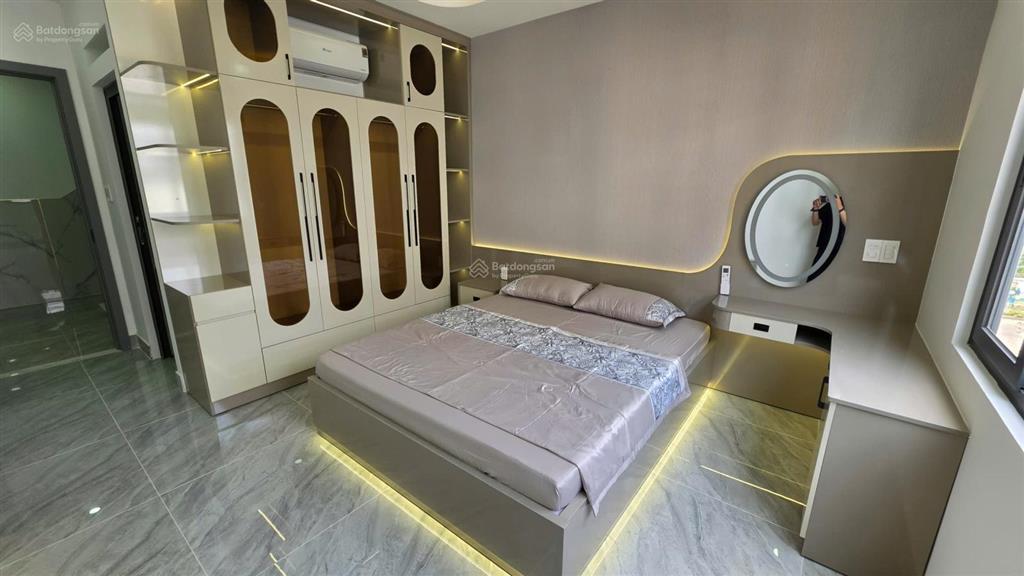 Nhà phố 4 tầng ngang 7m thang máy kdc công viên tl37 an phú đông  7. x tỷ