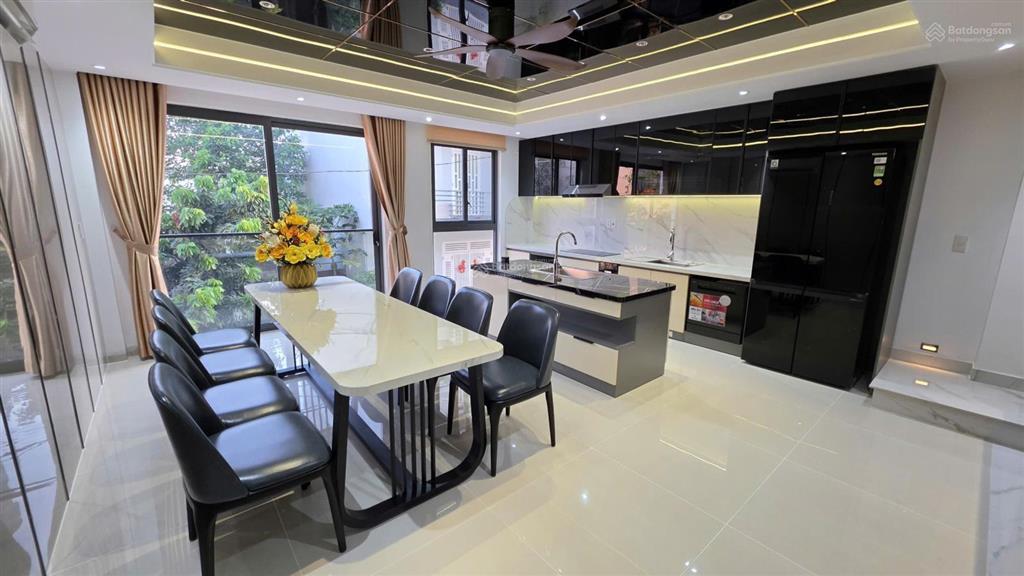 Nhà đẹp ngang 5.5m kdc thạnh xuân 31, thới an  6. x tỷ