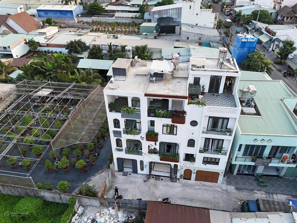 Nhà ngay ngã tư ga ngang 5m có thang máy  7.2 tỷ