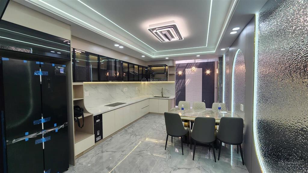 Bán nhà mặt tiền tch03  trung mỹ tây | thang máy  xây mới 100%