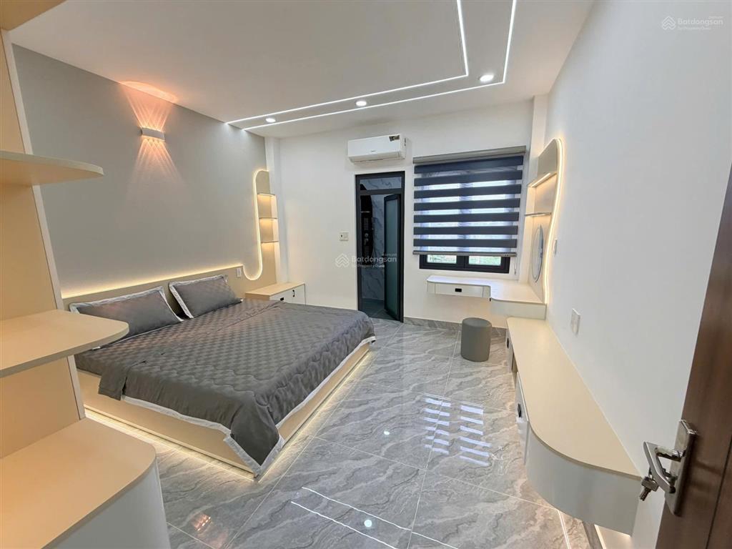 Nhà đẹp 6 tầng 1/hà huy giáp hẻm long châu  thang máy sẵn dòng tiền 25tr/tháng