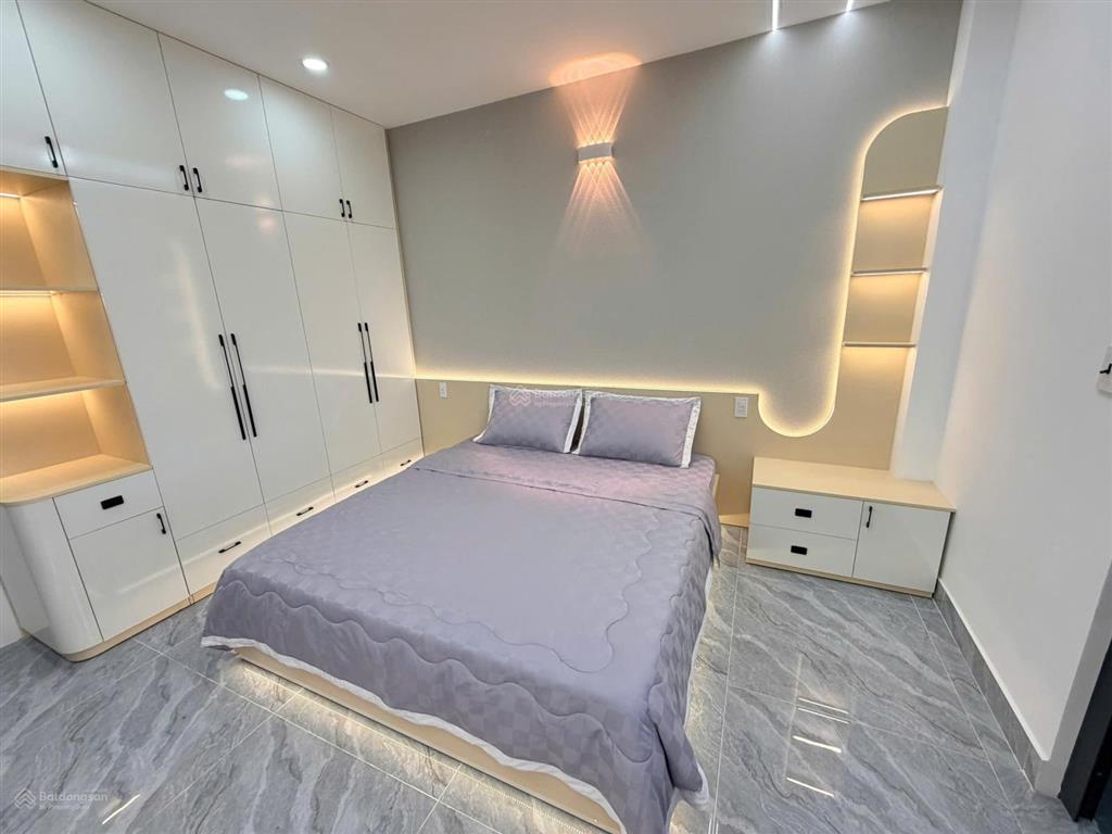 Nhà đẹp 6 tầng 1/hà huy giáp hẻm long châu  thang máy sẵn dòng tiền 25tr/tháng