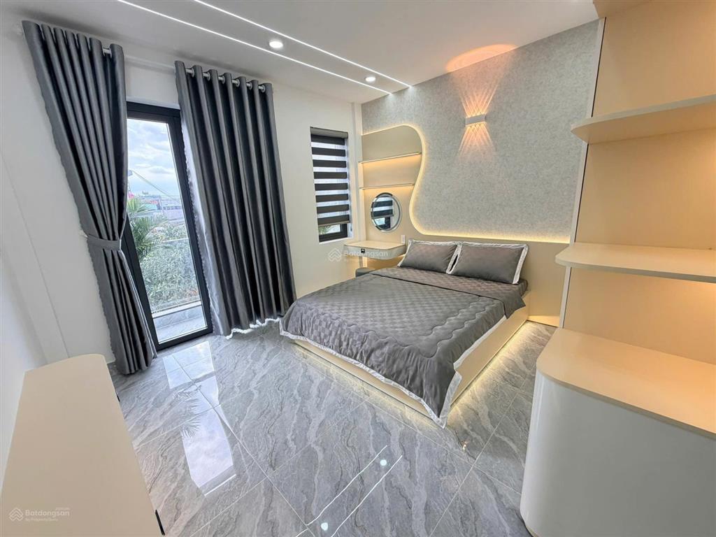 Nhà đẹp 6 tầng 1/hà huy giáp hẻm long châu  thang máy sẵn dòng tiền 25tr/tháng
