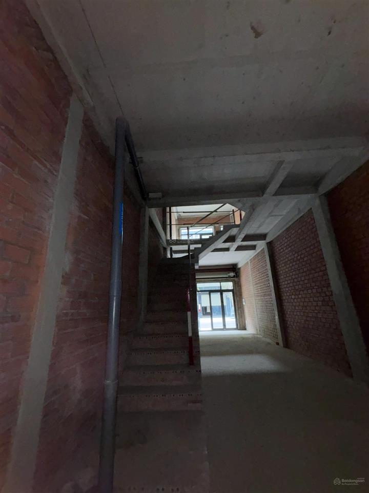 Cho thuê nhà phố bcons uni valley 4 tầng, 240 m2 chỉ 10 triệu/tháng!