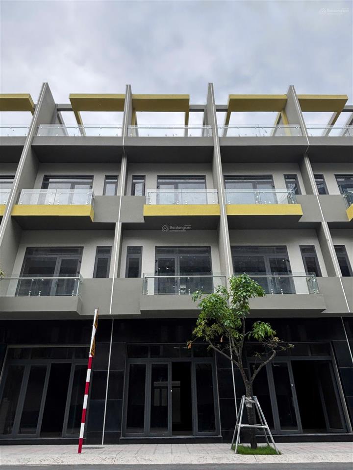 Cho thuê nhà phố bcons uni valley 4 tầng, 240 m2 chỉ 10 triệu/tháng!