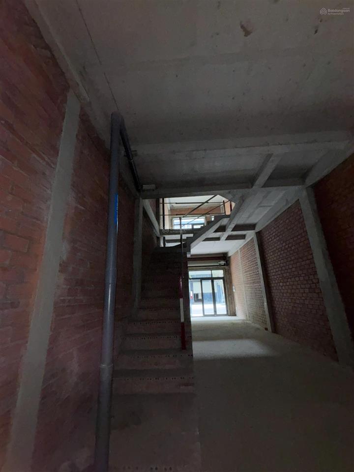 Cho thuê nhà phố bcons uni valley 4 tầng, 240 m2 chỉ 10 triệu/tháng!