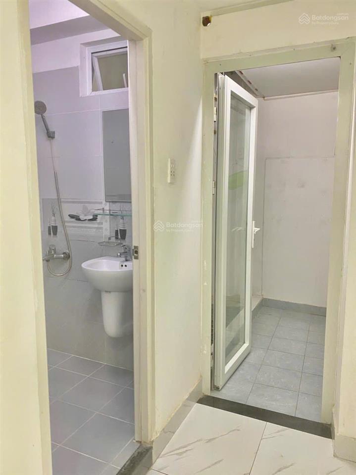 Phòng 36m2 có máy lạnh  bếp riêng  wc riêng mt khu bắc hải giá 4,5tr/th. vũ lộc phát 0934 033 ***