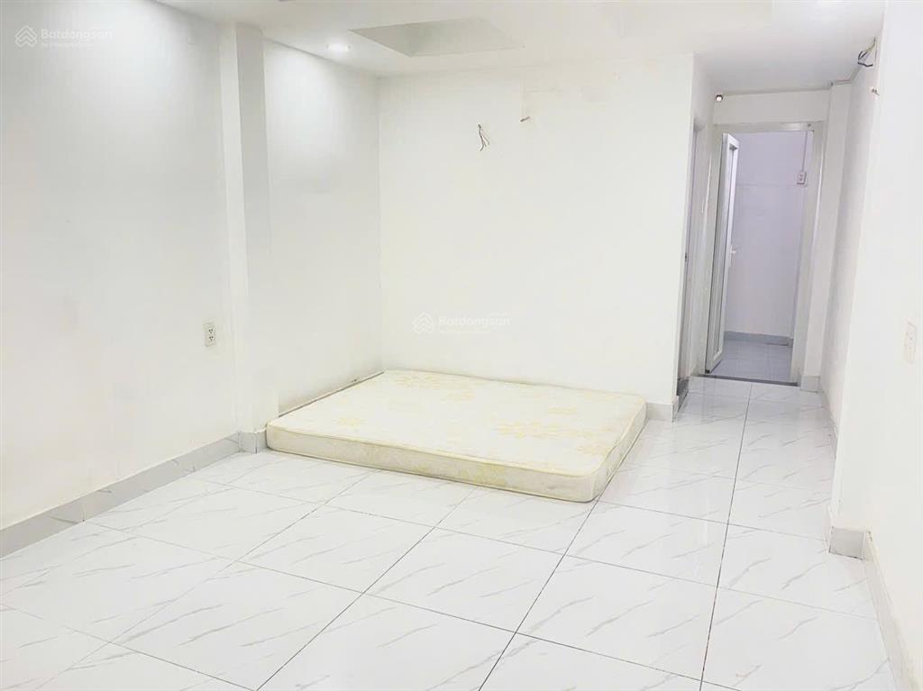 Phòng 36m2 có máy lạnh  bếp riêng  wc riêng mt khu bắc hải giá 4,5tr/th. vũ lộc phát 0934 033 ***