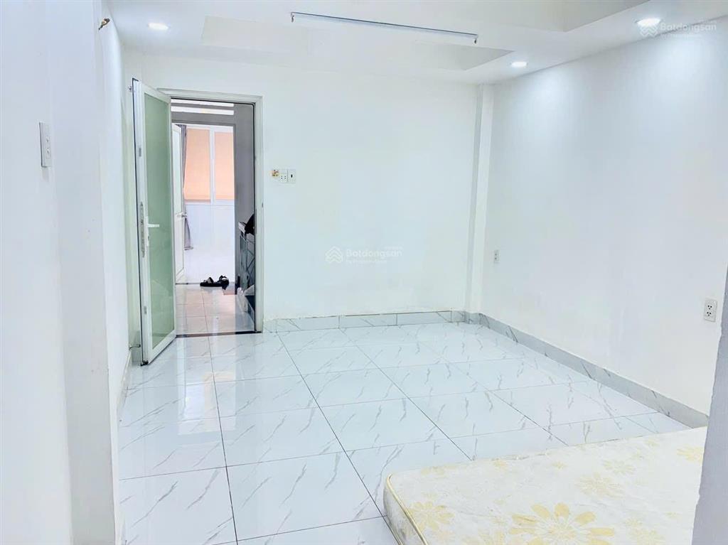 Phòng 36m2 có máy lạnh  bếp riêng  wc riêng mt khu bắc hải giá 4,5tr/th. vũ lộc phát 0934 033 ***