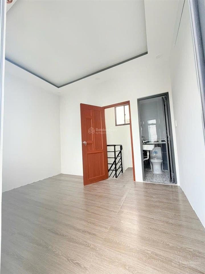 Nhà 3 tầng 2pn  3wc hẻm 5m lạc long quân giá 10 triệu/tháng. vũ lộc phát 0934 033 ***