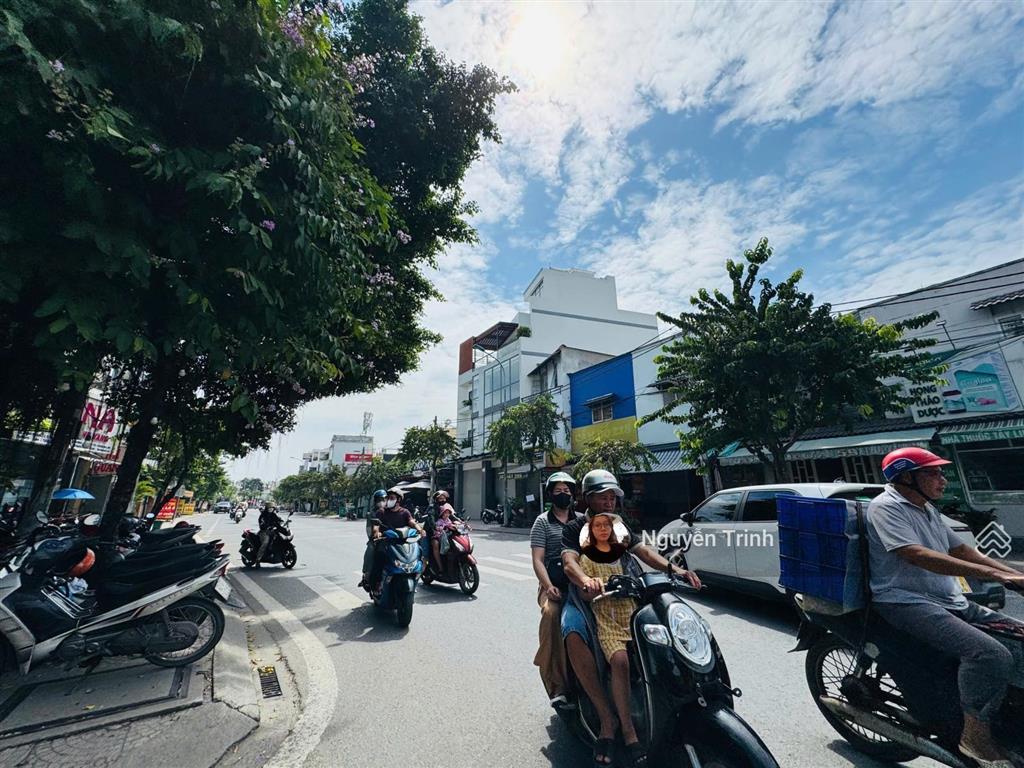 Giảm sốc 2 tỷtòa nhà 4 tầng mặt tiền sầm uấttrường thọcho thuê 150tr/thngang 8m2p ra ga metro