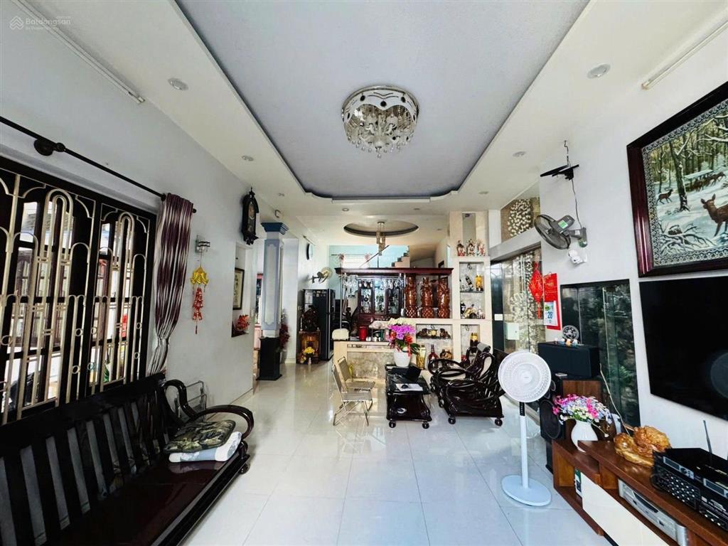 Siêu hiếm, nhà 3 tầng mtkd nam hòa, phước long a, q9, sát ga metro phước long, ngang 9,33m