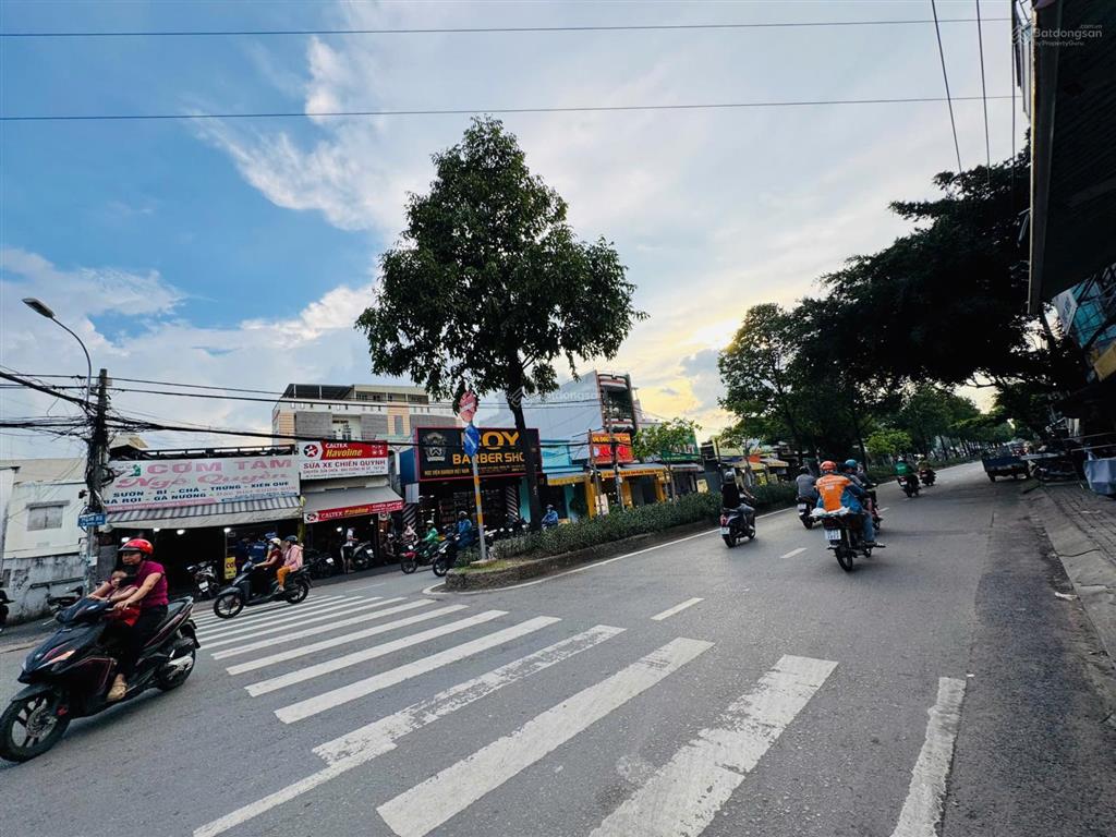 Đất tặng nhà c4 mặt tiền sầm uất ngay trần thị điệu, phước long b, quận 9, cận ga metro bình thái