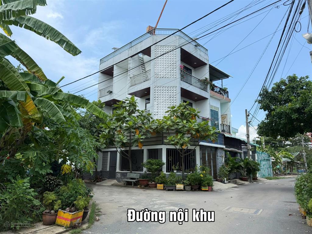 Chính chủ, bán nhanh lô đất góc 2 mặt tiền 124m2, giá tốt.
