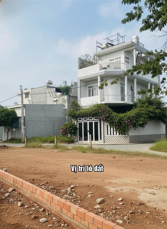 Chính chủ, bán nhanh lô đất góc 2 mặt tiền 124m2, giá tốt.