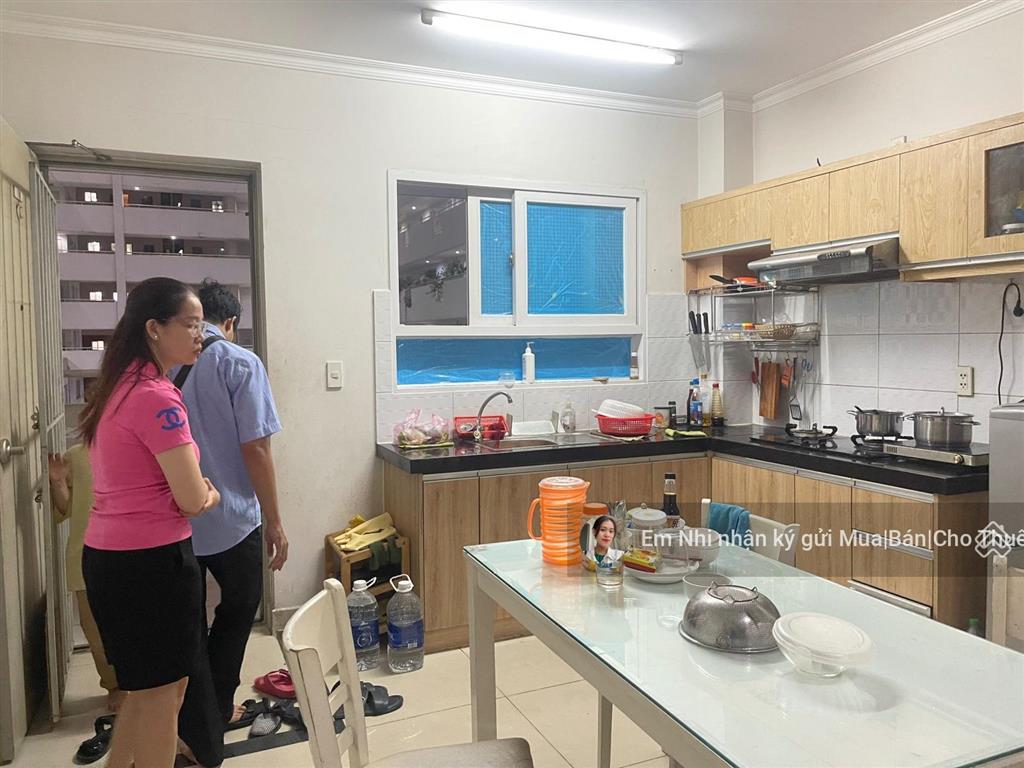 Bán căn 1pn 1wc sổ sẵn chỉ 1.95 tỷ nh cho vay 70%  e nhi 0906 380 ***. chung cư green town bình tân