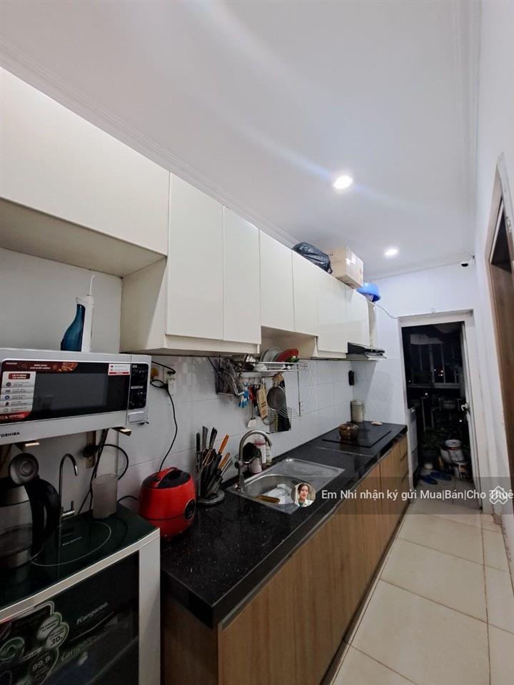 Bán căn 1pn 1wc sổ sẵn chỉ 1.95 tỷ nh cho vay 70%  e nhi 0906 380 ***. chung cư green town bình tân