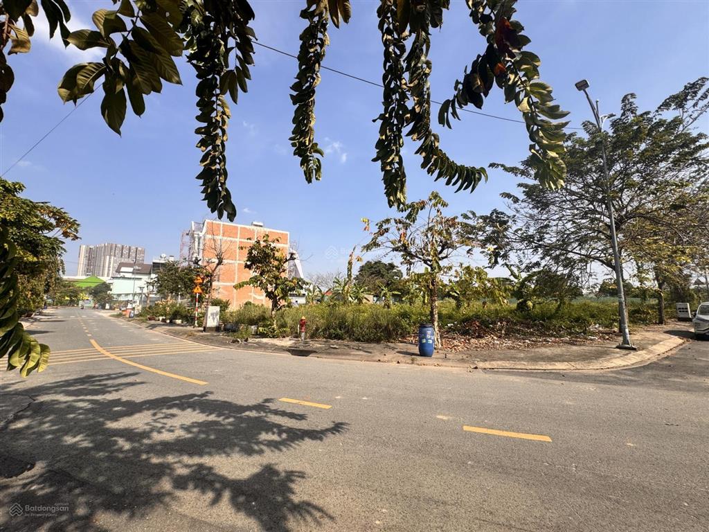 Nhà đẹp kdc nguyễn văn tiết lái thiêu, bình dương chỉ 2,5ty/ 1 trệt 2 lầu + 1 tum mới 100%