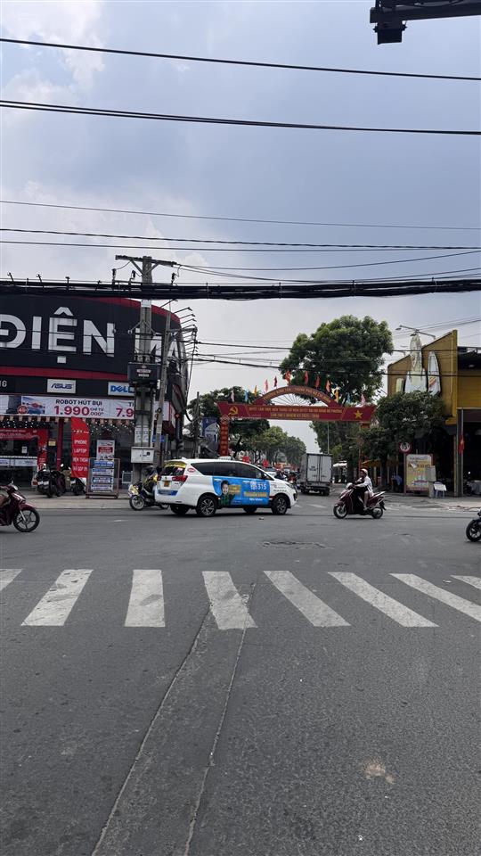 Cần cho thuê shop trệt kinh doanh 90m2 chỉ 12tr/tháng.  em nhi 0906 380 ***