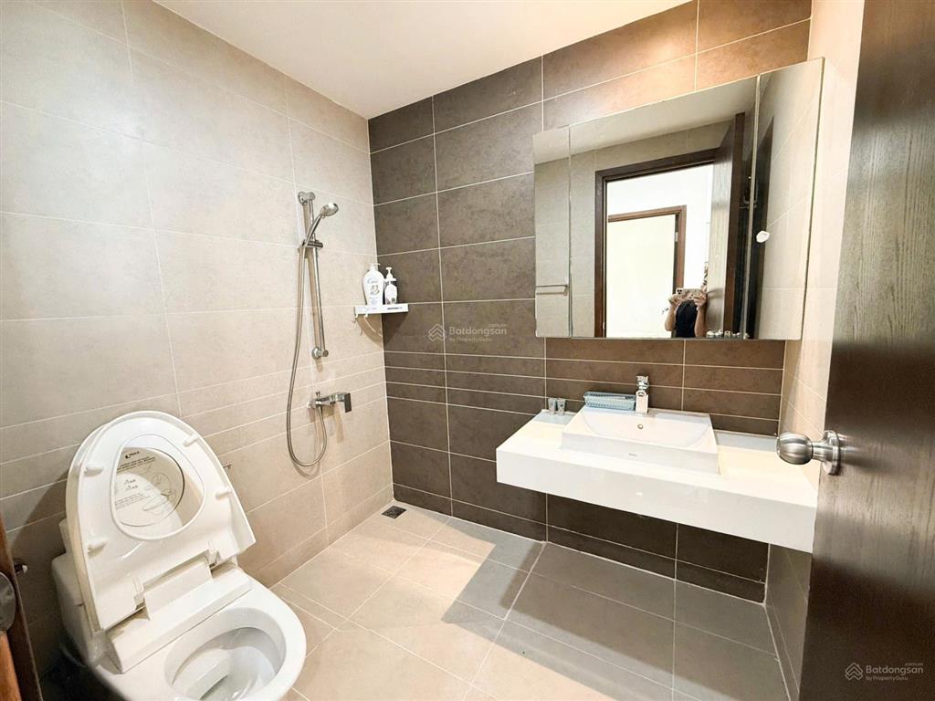 Cần bán căn hộ giá 6.8 tỷ tại sunrise city central 2pn 2wc