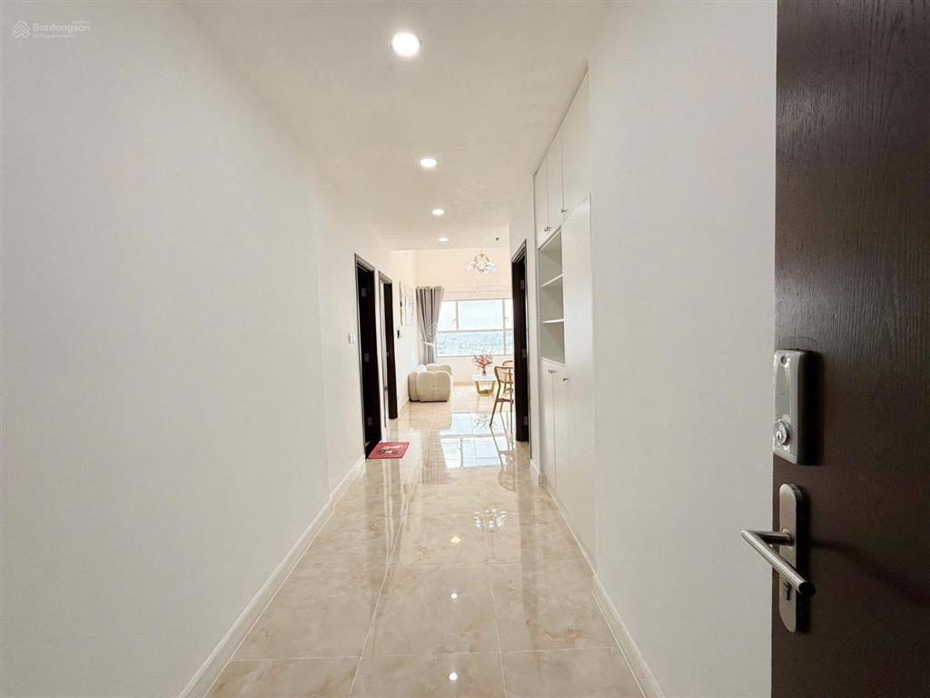 Cần bán căn hộ giá 6.8 tỷ tại sunrise city central 2pn 2wc