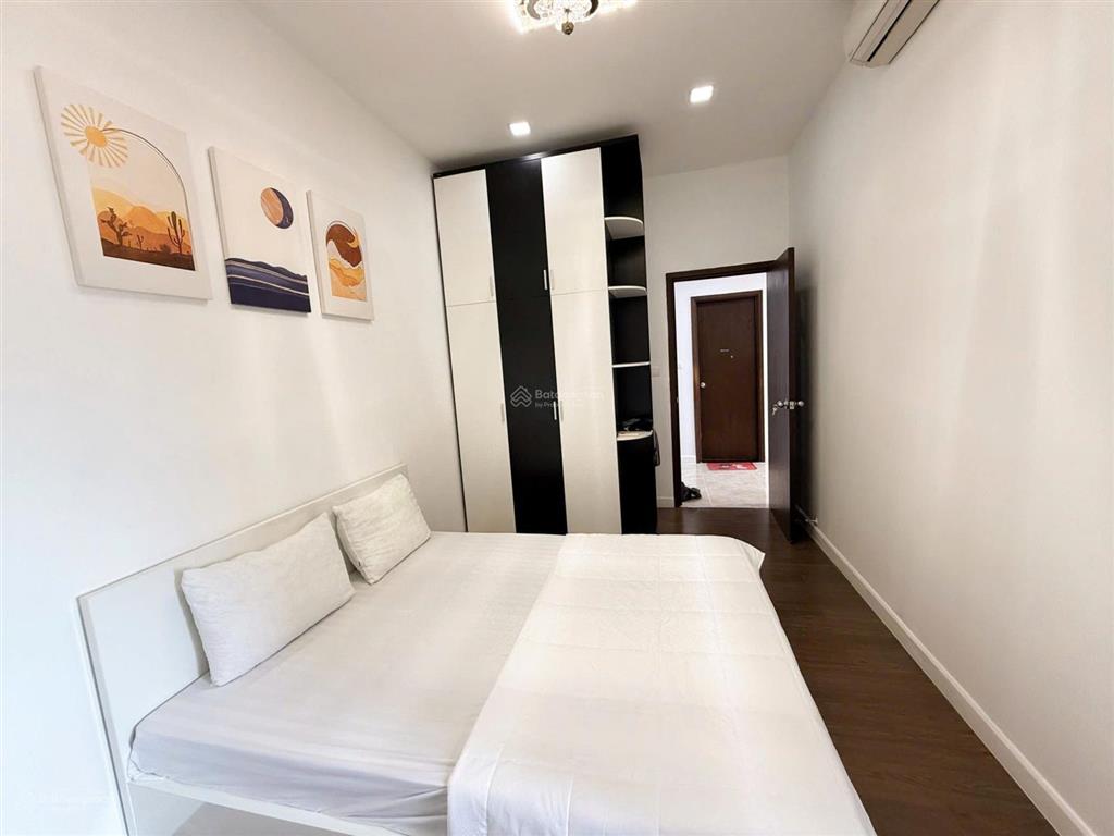 Cần bán căn hộ giá 6.8 tỷ tại sunrise city central 2pn 2wc