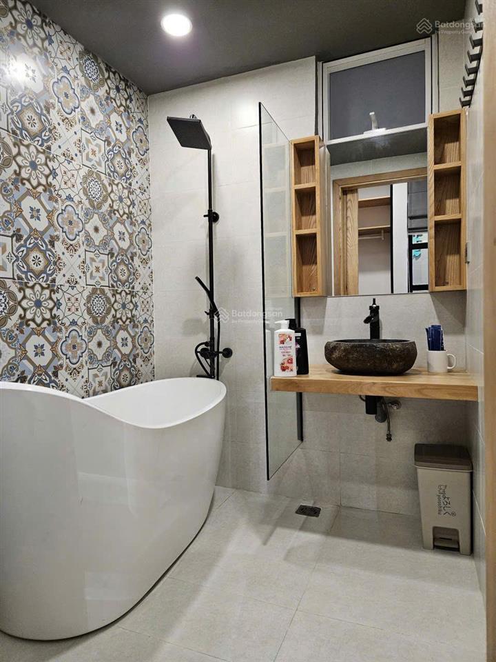 Sunrise city view 2pn 2wc 76m2 giá 21 triệu full nội thất, có bồn tắm nằm, hình nhà thực tế