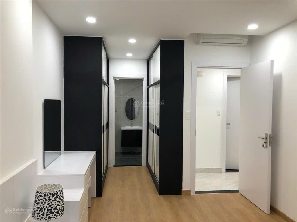 Căn hộ 2pn rộng 76m2, có ban công, full nội thất, giá thuê 20 triệu/tháng