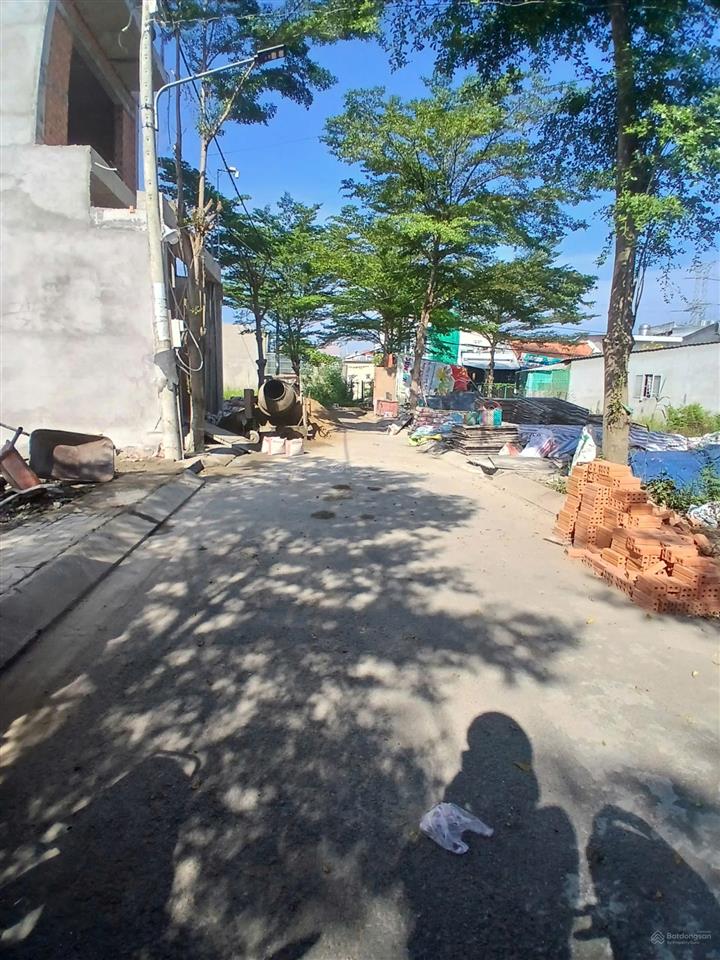 Bán đất thổ 5x16m gần ngã tư nguyễn bình  lê văn lương, xây tự do