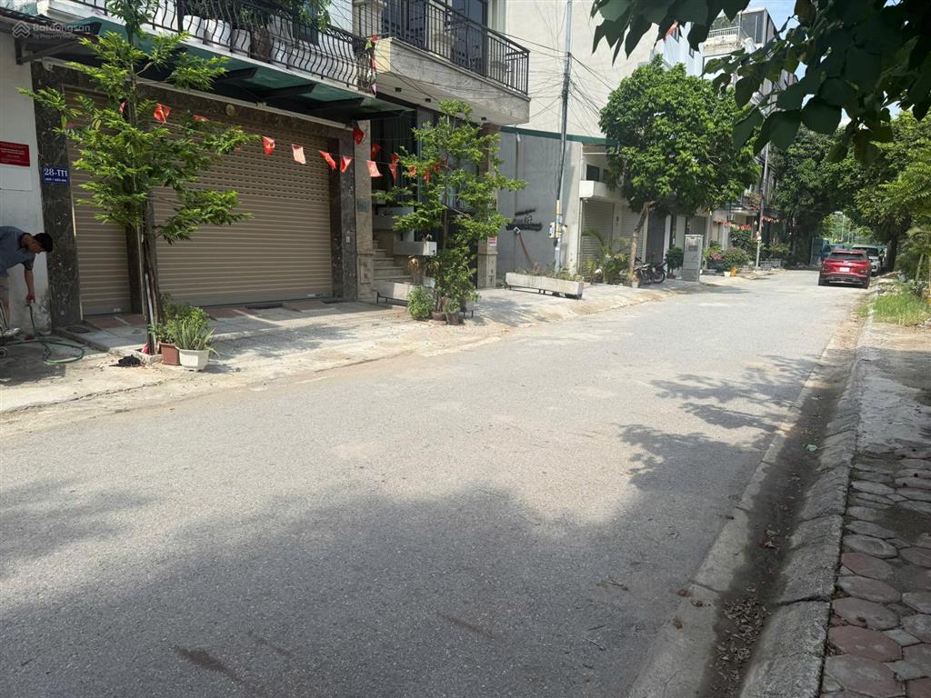 Văn phòng công ty, kho hàng, showroom hoặc cửa hàng kinh doanh