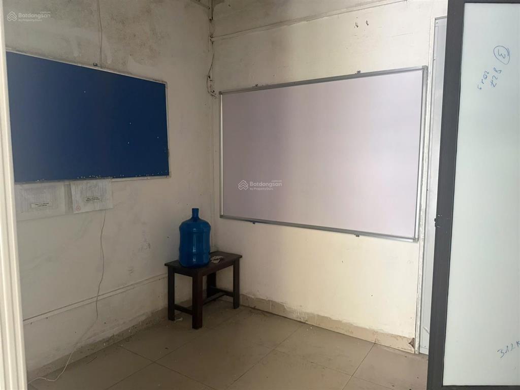 Văn phòng công ty, kho hàng, showroom hoặc cửa hàng kinh doanh
