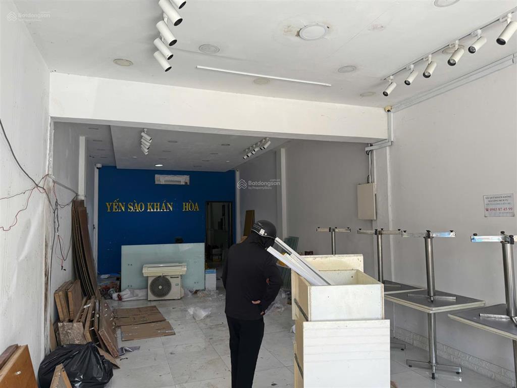 Cho thuê nhà nguyên căn mặt tiền 719 cmt8, p.6, quận tân bình 50tr/1 tháng
