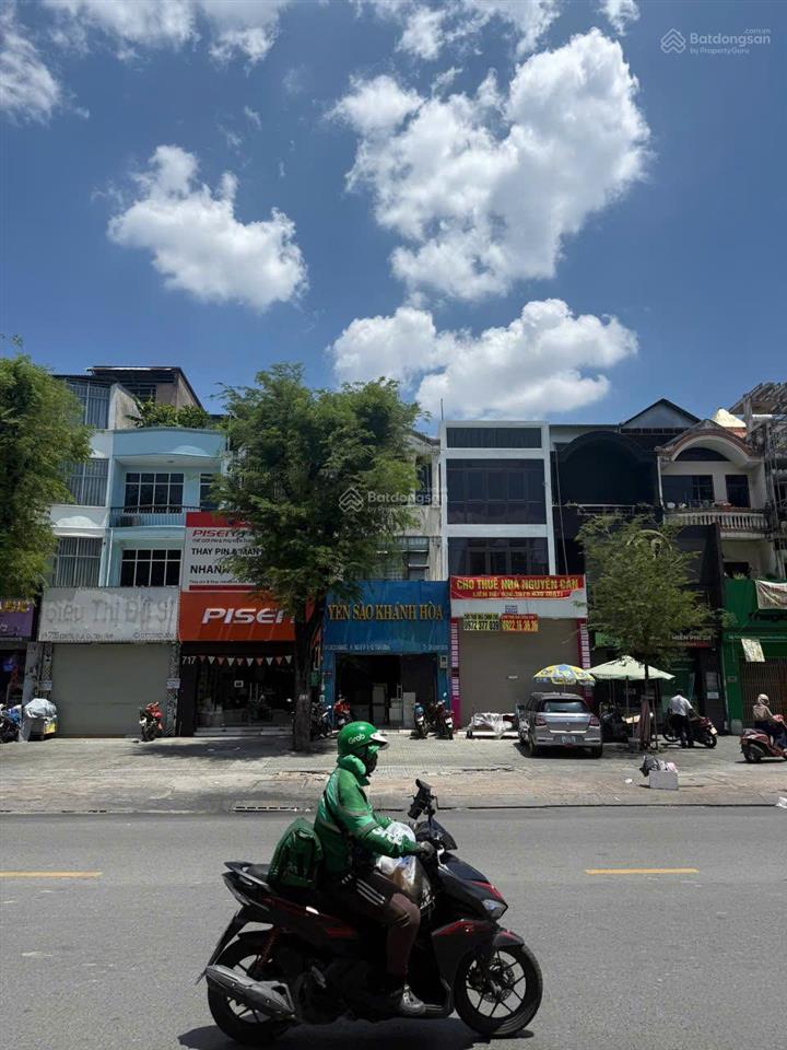 Cho thuê nhà nguyên căn mặt tiền 719 cmt8, p. 6, quận tân bình.