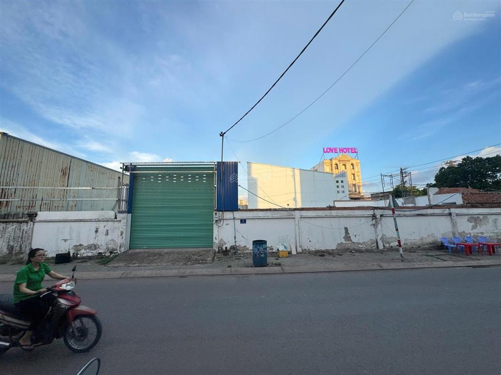 Đất mặt tiền kênh t2  105m² thổ cư  ngang 5m giá chỉ 5.2 tỷ xã bà điểm hóc môn