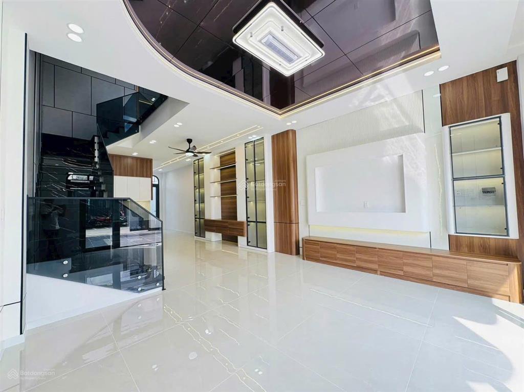 Nhà mới 3 tấm full nội thất xã bà điểm hóc môn dt 100m2 giá 7.3 tỷ