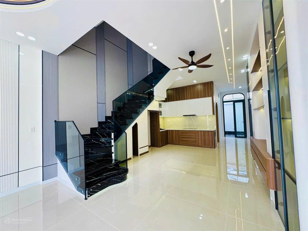 Nhà mới 3 tấm full nội thất xã bà điểm hóc môn dt 100m2 giá 7.3 tỷ