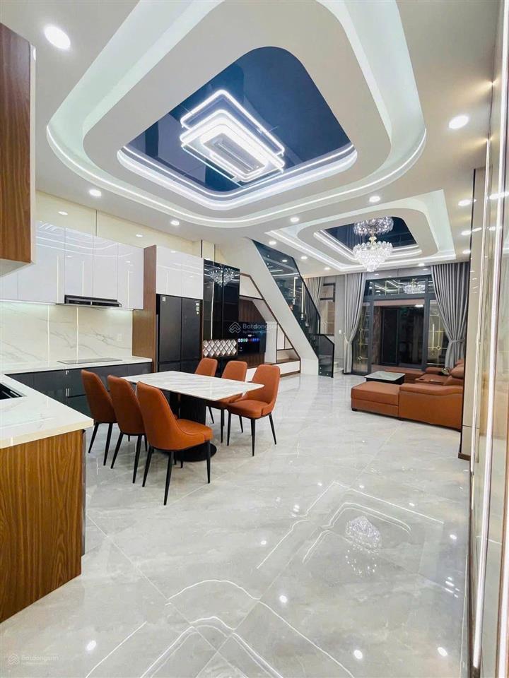 Nhà phố cao cấp 5m x 25m gồm 1 lầu 1 trệt giá 6,1 tỷ sổ hồng riêng full nội thất