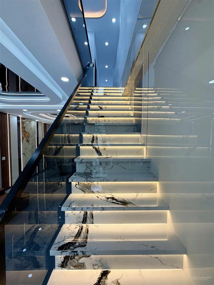 Nhà phố cao cấp 5m x 25m gồm 1 lầu 1 trệt giá 6,1 tỷ sổ hồng riêng full nội thất