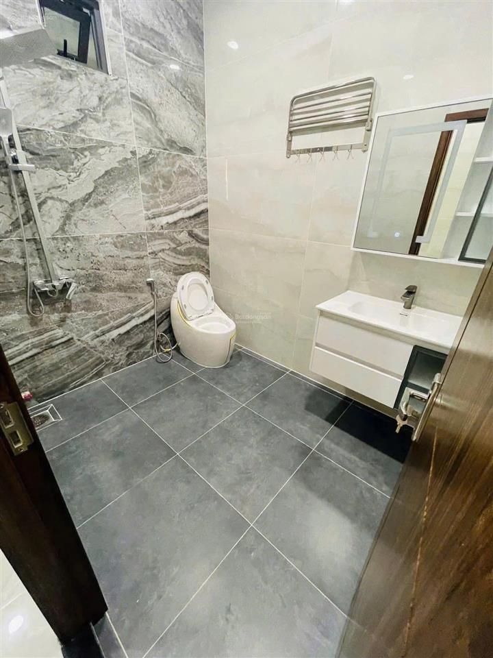 Nhà phố cao cấp 5m x 25m gồm 1 lầu 1 trệt giá 6,1 tỷ sổ hồng riêng full nội thất