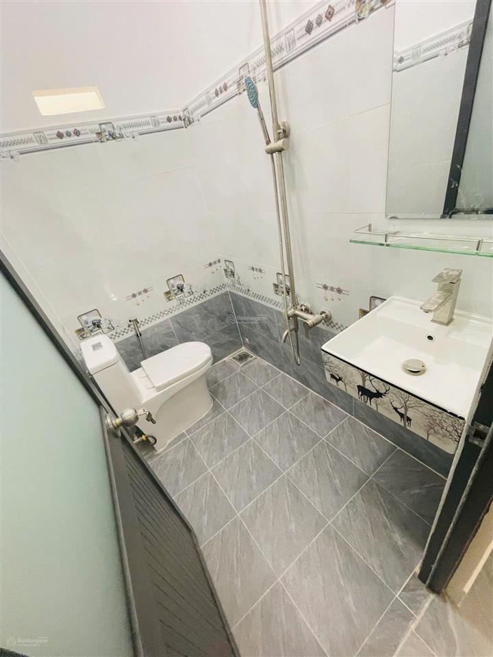 Nhà gần ngã 5 chợ đầu mối  hóc môn  ấp 3 xuân thới thượng dt 60m2 giá chỉ 2.19 tỷ