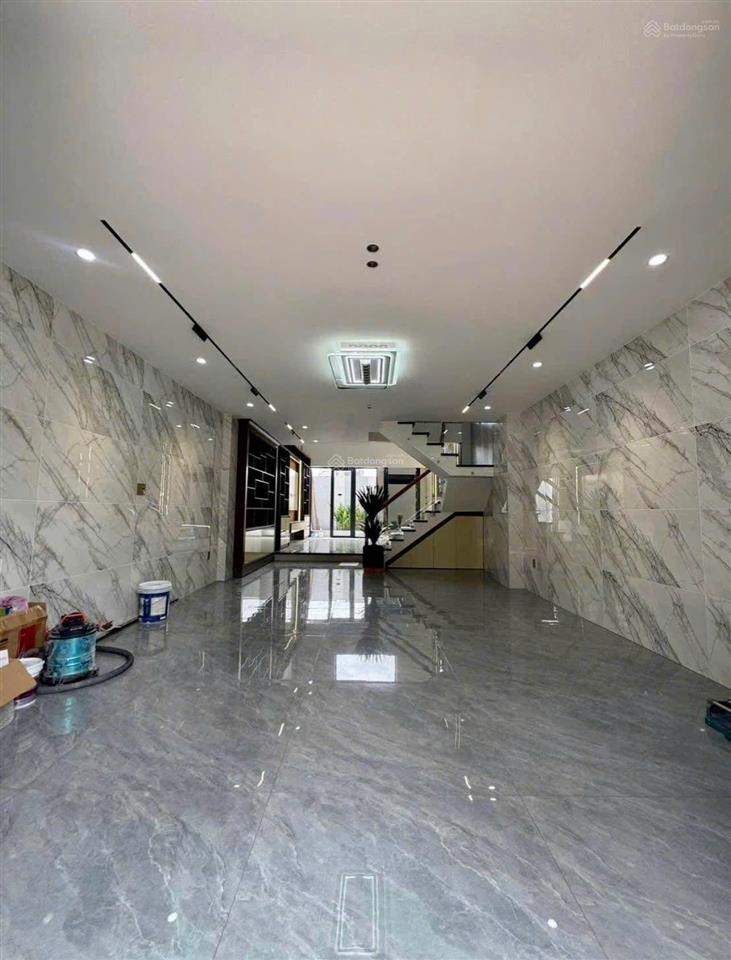Bán nhà cao cấp sổ hồng riêng gần chợ đầu mối hóc môn xã bà điểm  dt 85m2 giá 7.25 tỷ
