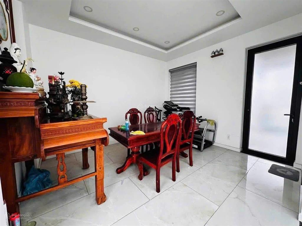 Bán nhà 7x17m, 1 trệt 1 lầu + tum, sân thượng. gần ngã 4 bà điểm, giá chỉ còn 6 tỷ, shr