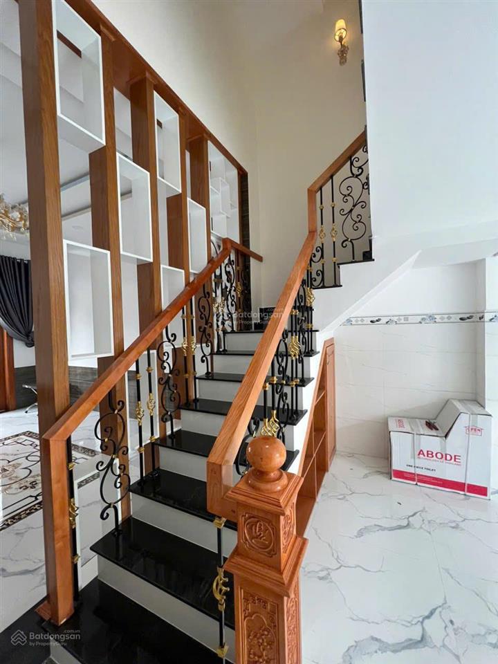 Chủ gửi bán nhà 1/28 trần văn mười, diện tích 84m2, giá chỉ 6.3 tỷ, còn thương lượng