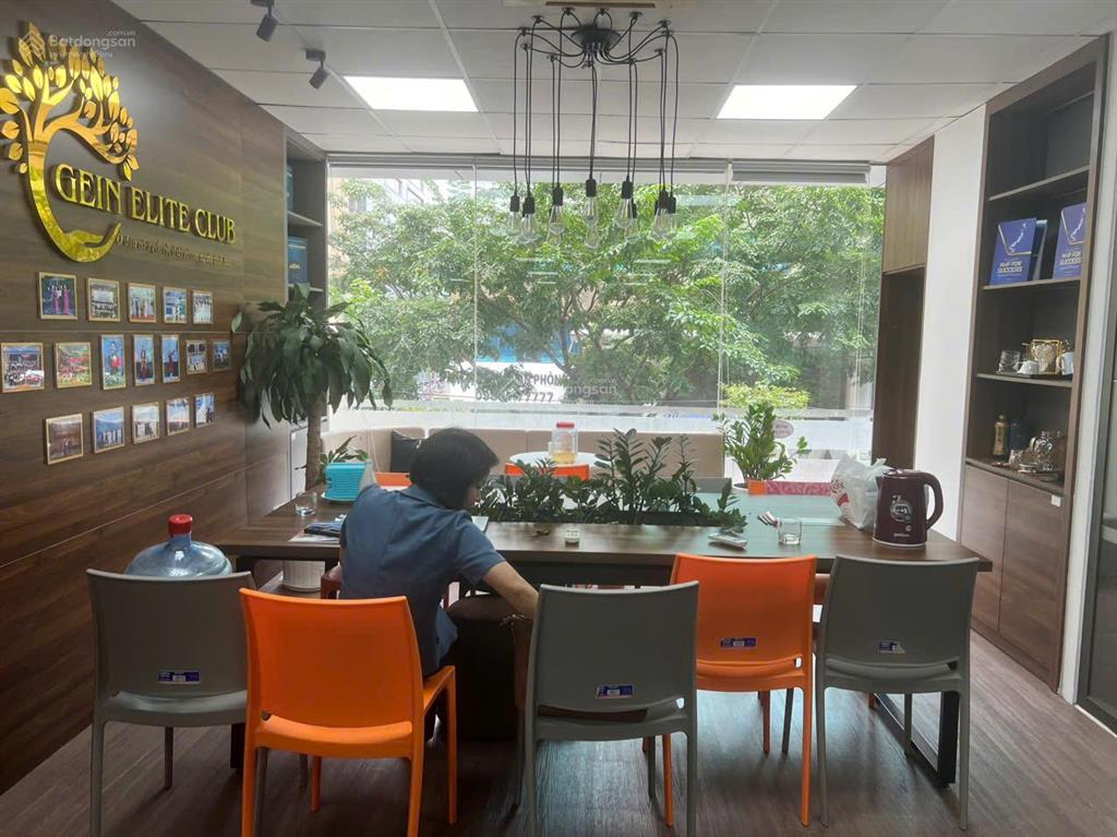 Cho thuê văn phòng gần 250m² tầng 3 ad building duy tân, cầu giấy full đồ giá tốt