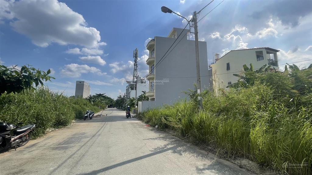 Bán lô đất đẹp 66m2 (4x16,5m) giá 4,850 tỷ hẻm 1/ bưng ông thoàn, p. phú hữu, q.9  0974 244 ***