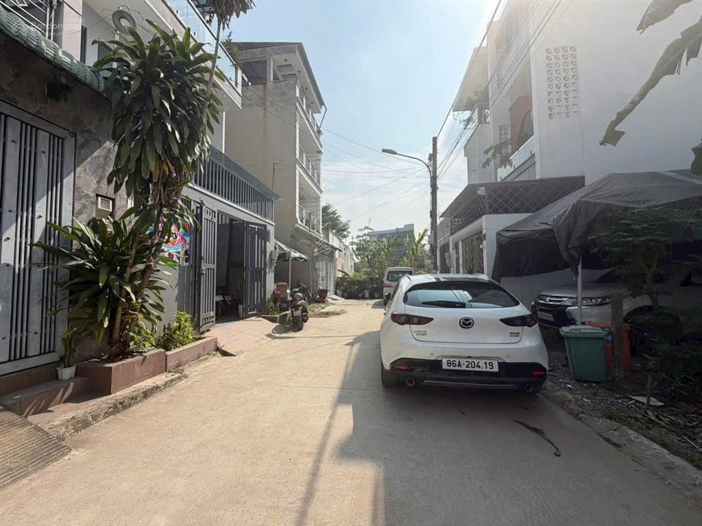 Bán lô đẹp giá rẻ 54m2 (4x13,5m) chỉ 4,6 tỷ, hẻm 1/ bưng ông thoàn, p. phú hữu, q.9  0974 244 ***