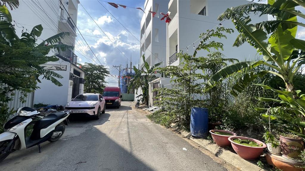 Lô đất sạch đẹp 51,7m2 (4,1x12,6m) giá chỉ 4,1 tỷ hẻm bưng ông thoàn, phú hữu, q. 9  0974 244 ***