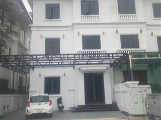 Cho thuê gấp bt vci mountain view, 25 triệu,/th 180m2, không nội thất