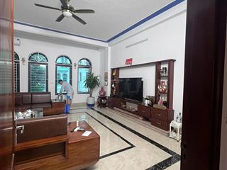 Chính chủ cho thuê căn nhà 5tầng, 5.5m mặt tiền. vị trí sầm uất, mặt tiền đường 24m sky. full đồ