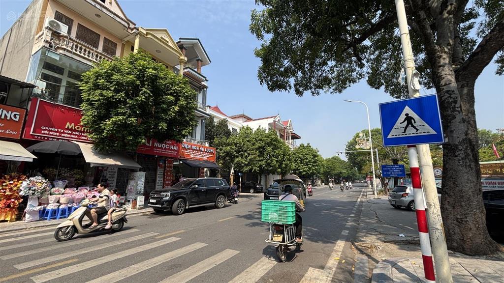 Anh chị e nào muốn mua đất mặt phố chu văn an  vĩnh phúc thì alo e gấp. có sản phẩm 113m2 rẻ đẹp